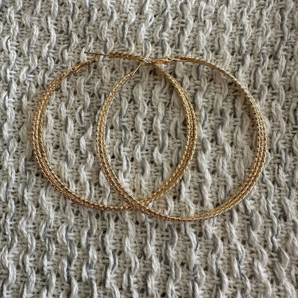 earring - Picture 4 of 4